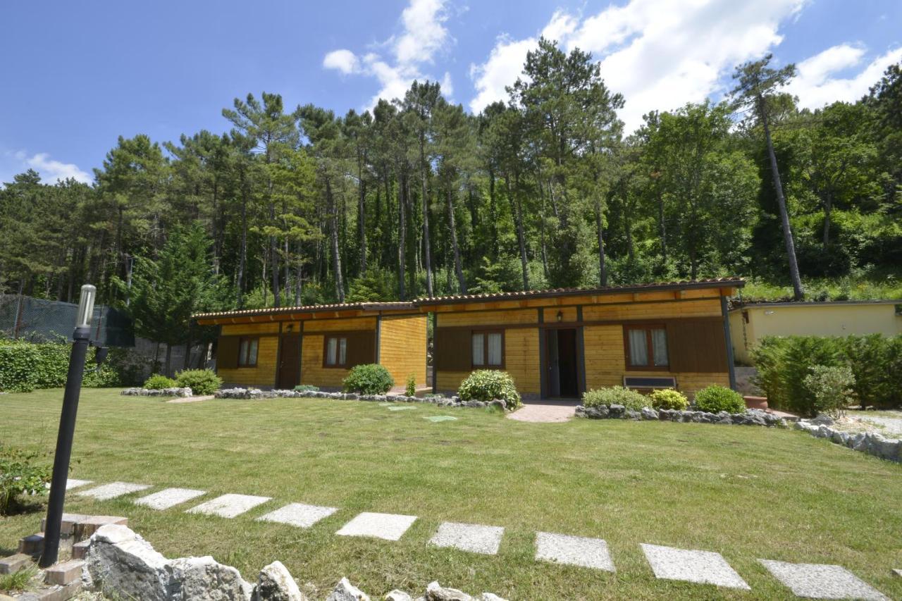 Hotel Pineta Ristorante Country House In Fabriano Campodonico  Dış mekan fotoğraf