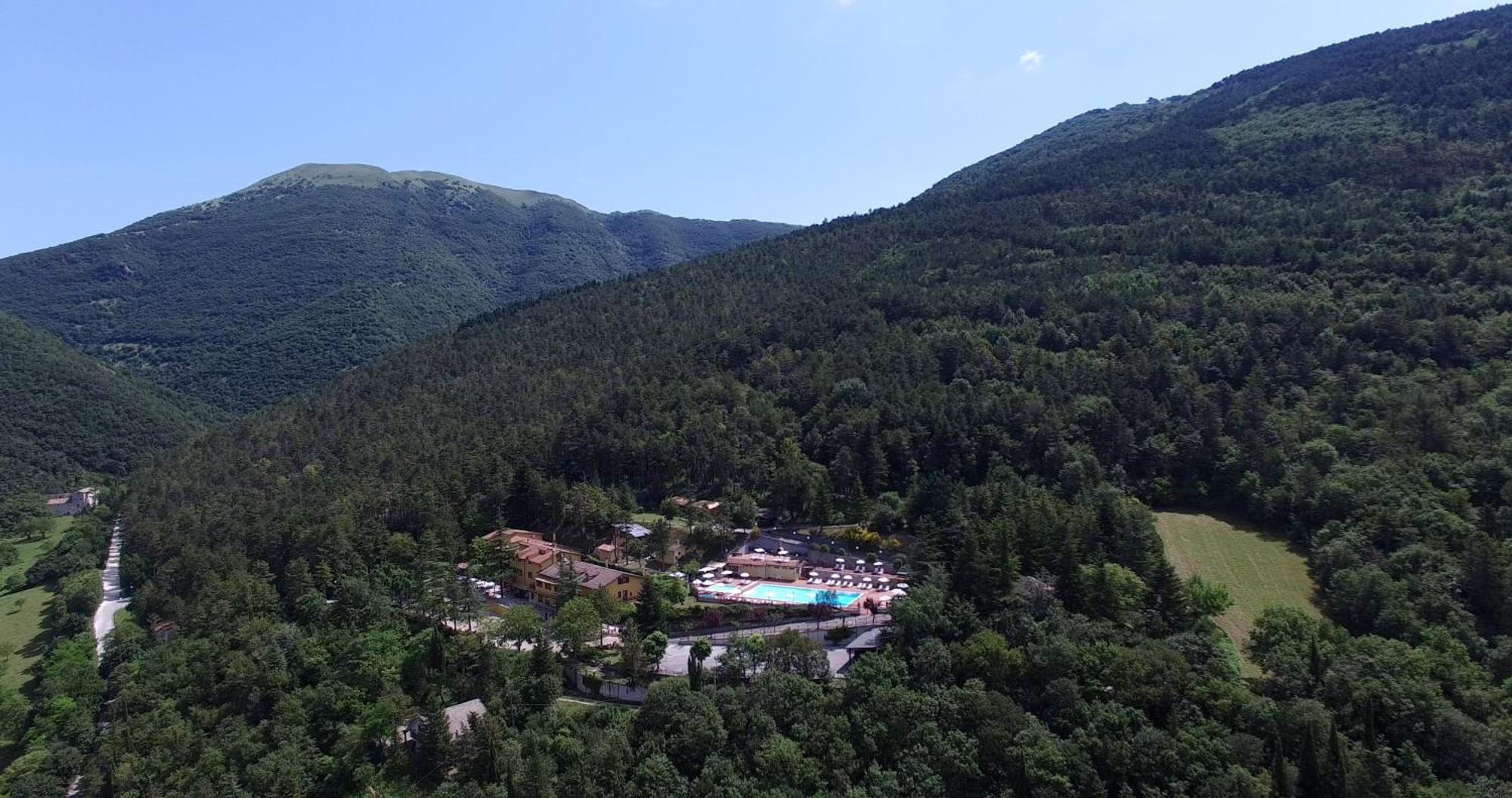 Hotel Pineta Ristorante Country House In Fabriano Campodonico  Dış mekan fotoğraf