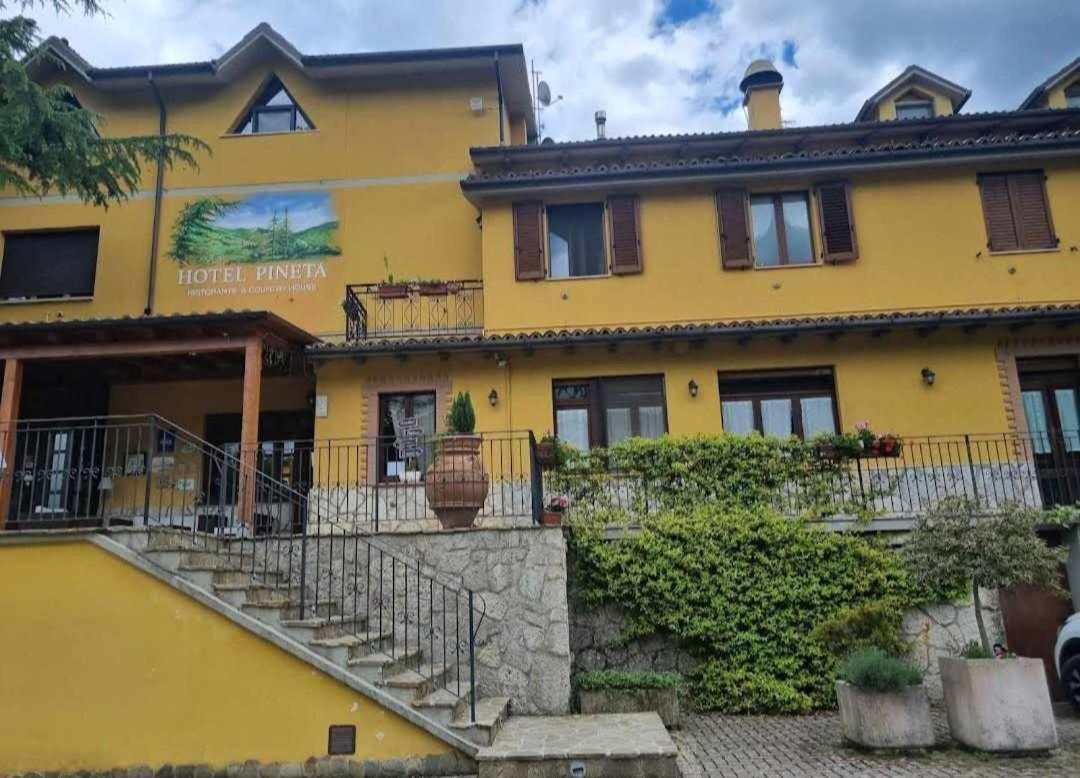 Hotel Pineta Ristorante Country House In Fabriano Campodonico  Dış mekan fotoğraf