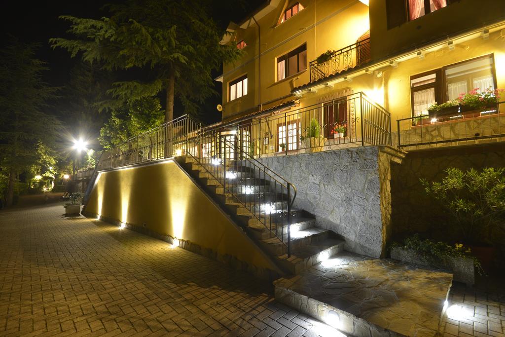 Hotel Pineta Ristorante Country House In Fabriano Campodonico  Dış mekan fotoğraf