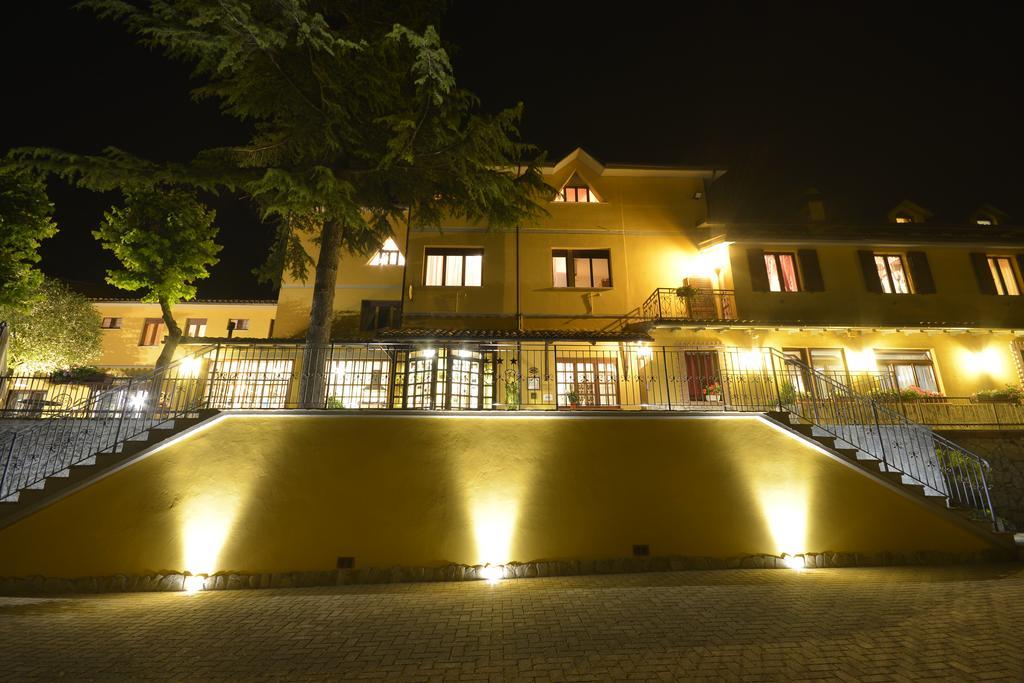 Hotel Pineta Ristorante Country House In Fabriano Campodonico  Dış mekan fotoğraf