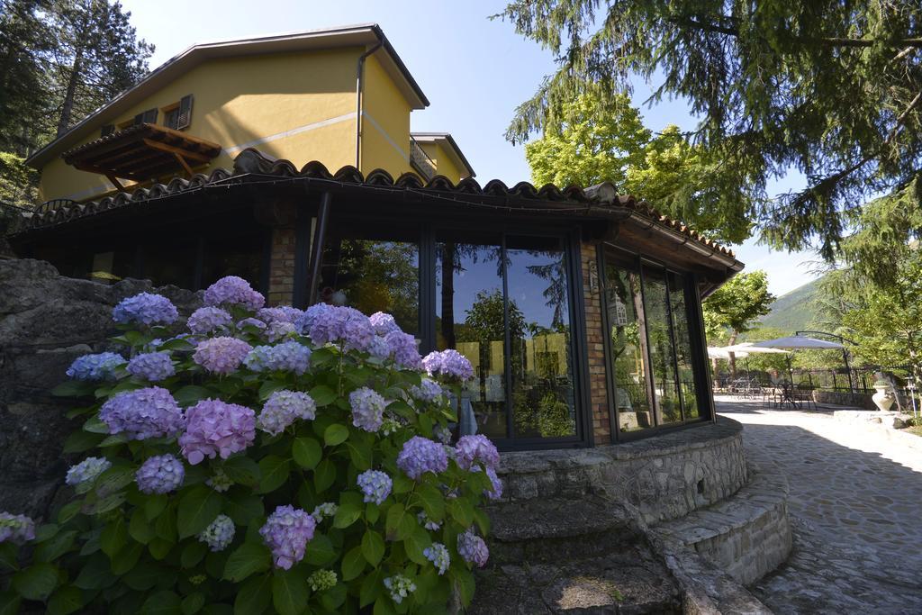 Hotel Pineta Ristorante Country House In Fabriano Campodonico  Dış mekan fotoğraf