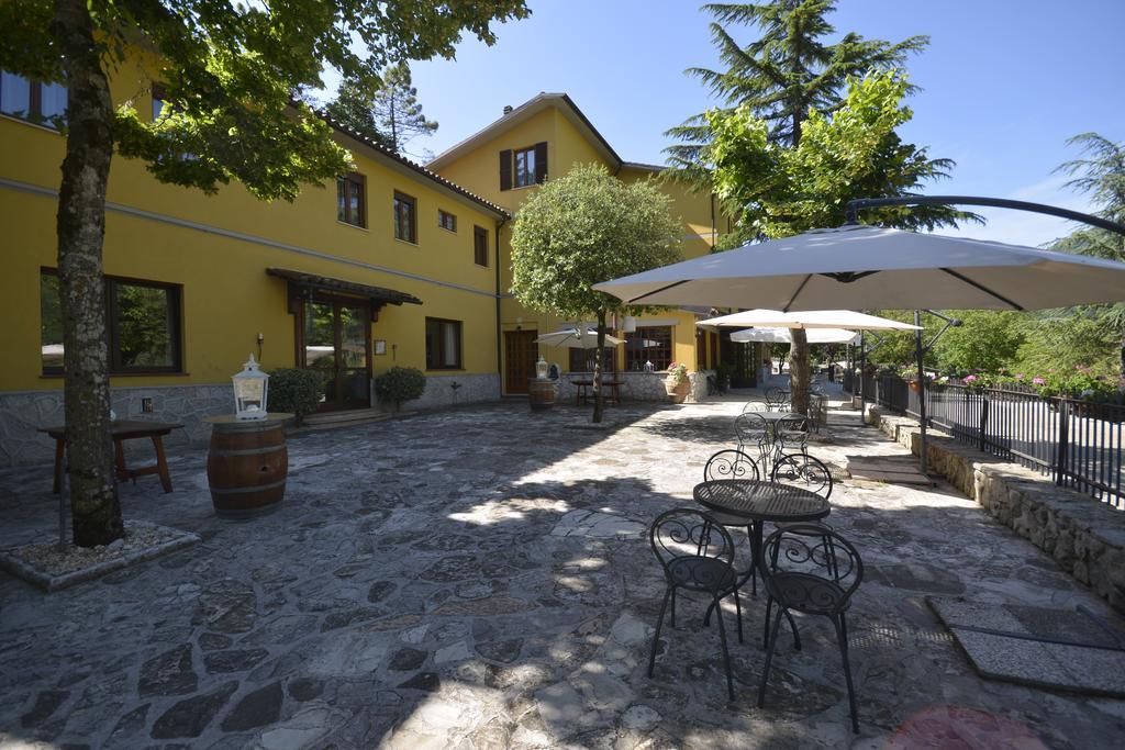 Hotel Pineta Ristorante Country House In Fabriano Campodonico  Dış mekan fotoğraf