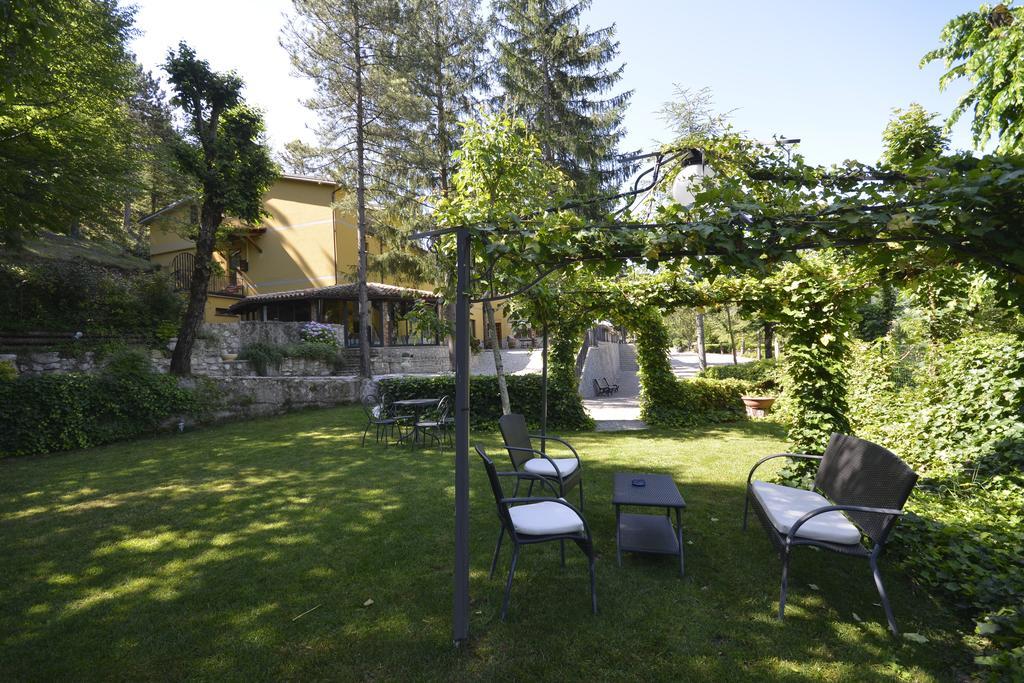 Hotel Pineta Ristorante Country House In Fabriano Campodonico  Dış mekan fotoğraf